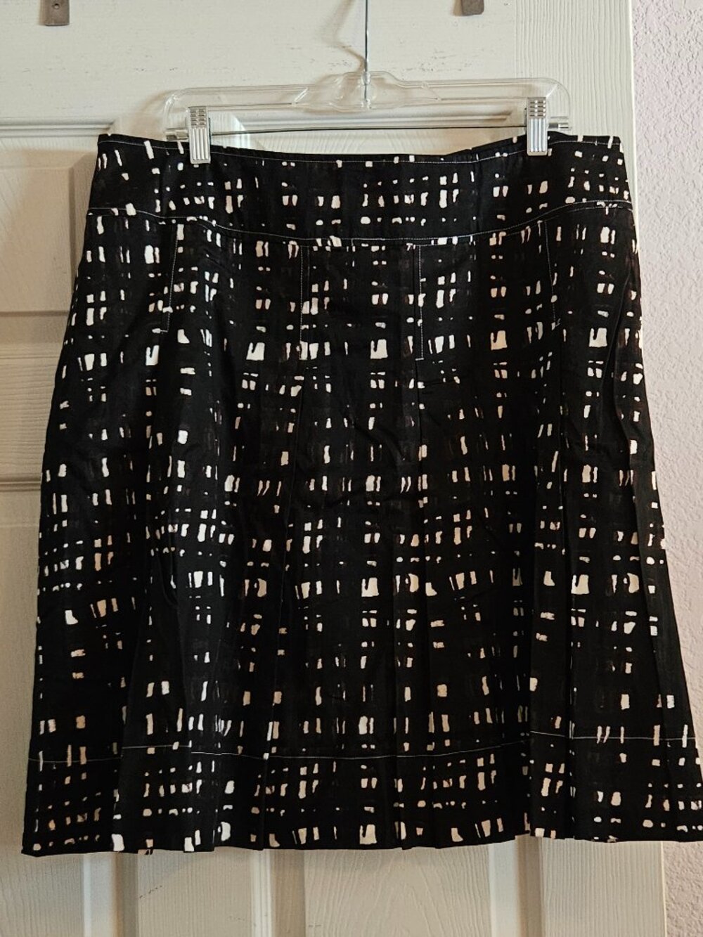 NWT - New York and Company Pleated Skirt Size 16